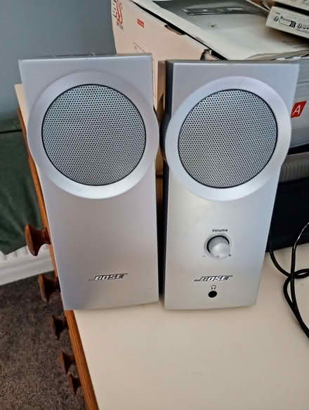 Photo of free Bose computer speakers, one is faulty (Malin Bridge S6) #1