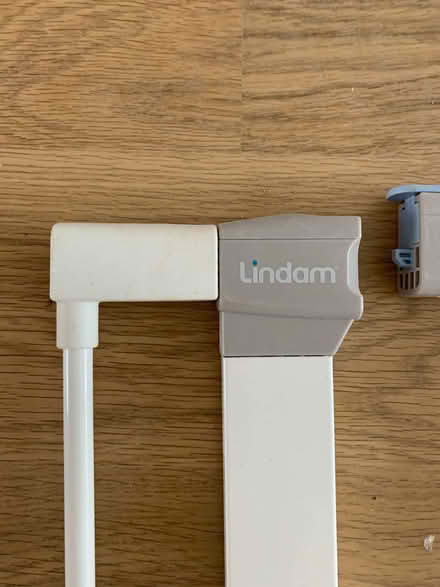Photo of free Munchkin Lindam Sure Shut Axis Baby Stair Gate | Pressure Fi (Camberwell SE5) #3