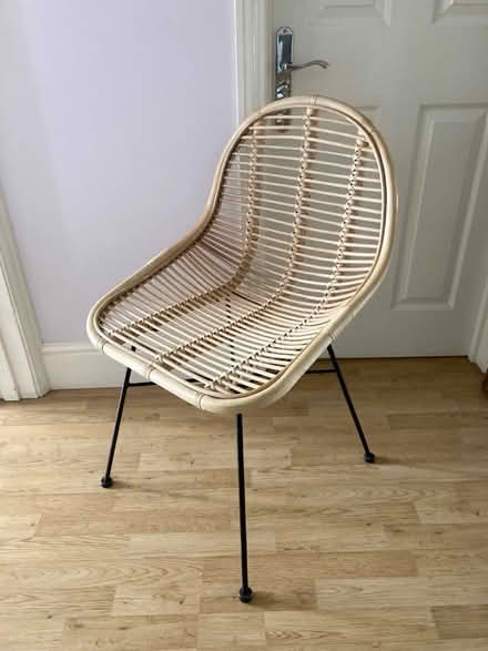 Photo of free Rattan dinning chair need fixing (AL1 near Morrisons) #1