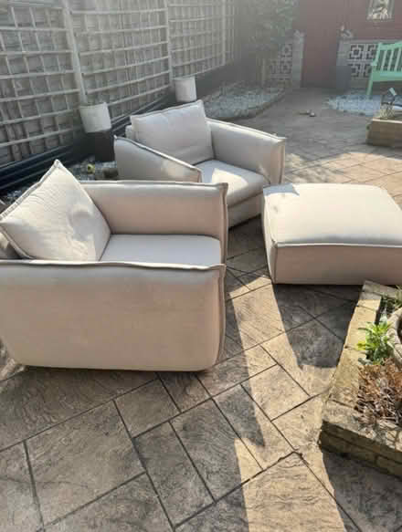 Photo of free 2 one seater sofas and a ottoman (Hillingdon UB8) #2