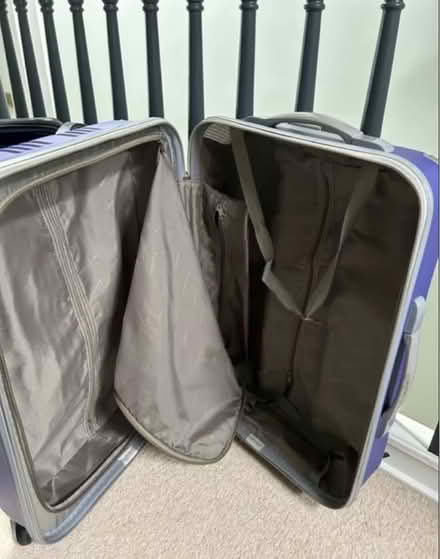 Photo of free Medium suitcase - East Dulwich (East Dulwich) #3