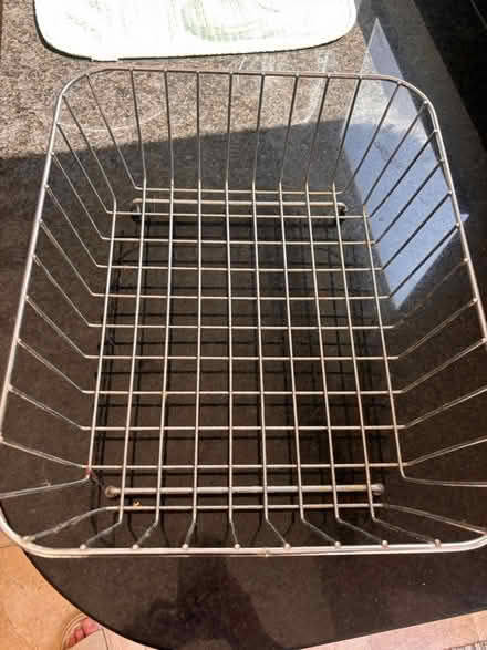 Photo of free sturdy wire sink basket (UpperHale GU9) #1