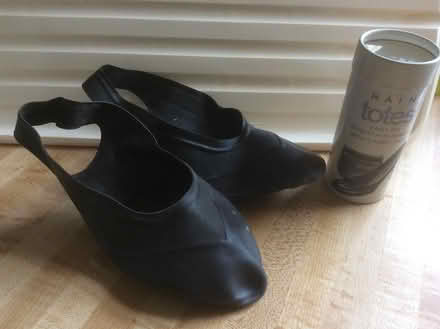 Photo of free Women's Totes shoe protectors (near Feasterville) #1