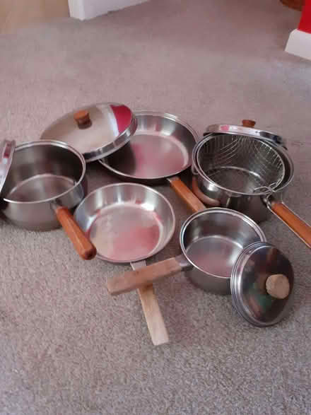 Photo of free Stainless steel pans - not for induction hob (Kenilworth CV8) #2