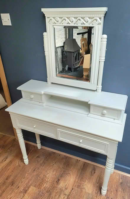 Photo of free White Console Table With Mirror (Llandderfel LL23) #1