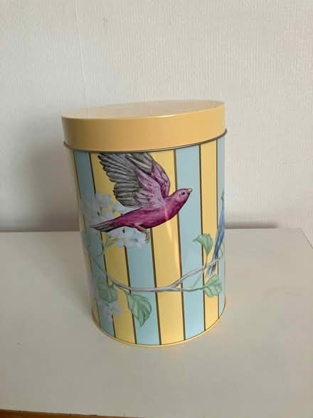 Photo of free Empty sanctuary spa tin (Bilton HG1) #2
