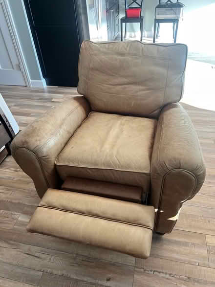 Photo of free 2 leather recliners (Larkspur) #2