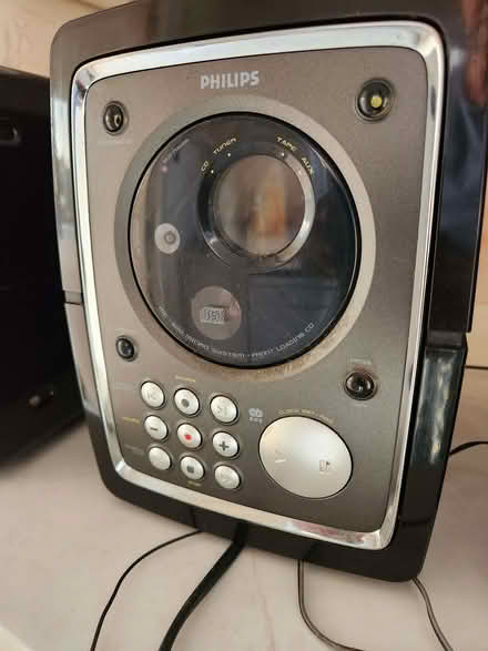 Photo of free Phillips radio/CD/cassette and speakers (Radbrook Green SY3) #2