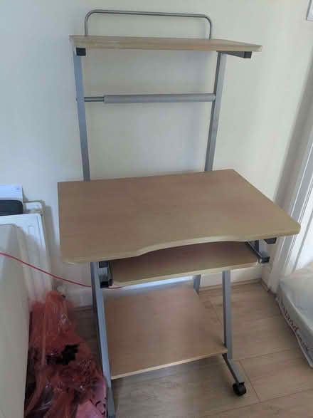 Photo of free Computer table / desk (Southfields SW18) #1