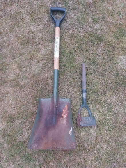 Photo of free Garden shovel and small hoe (Eskbank EH22) #1