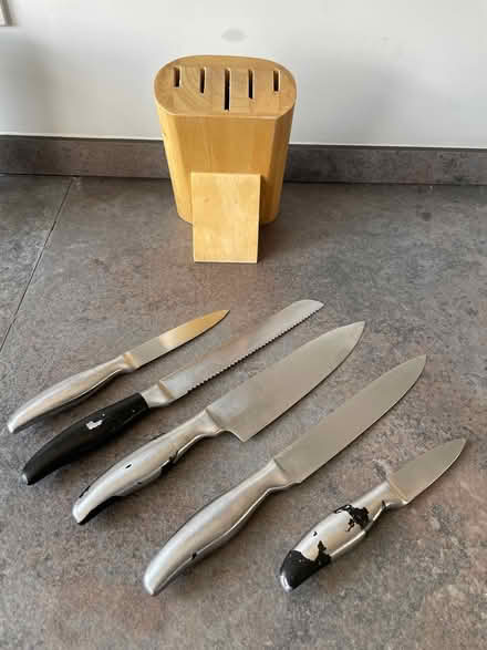 Photo of free Knife block set (Christchurch Way SE10) #3
