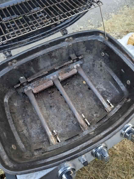 Photo of free 3- Burner gas grill (Beeston LS11) #3