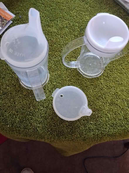 Photo of free 2 x helping hand cups (Hollingwood S43) #1