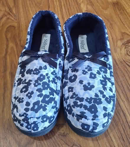 Photo of free Ladies slippers size 6 - Brand new (Woodseats, S8) #3
