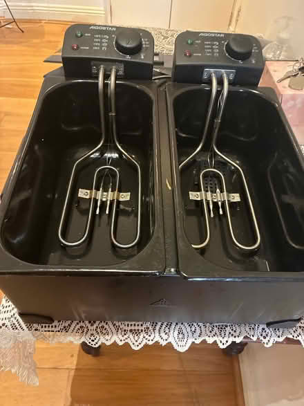 Photo of free Double electric deep fryer Aigostar (Bournemouth east cliff BH1) #2