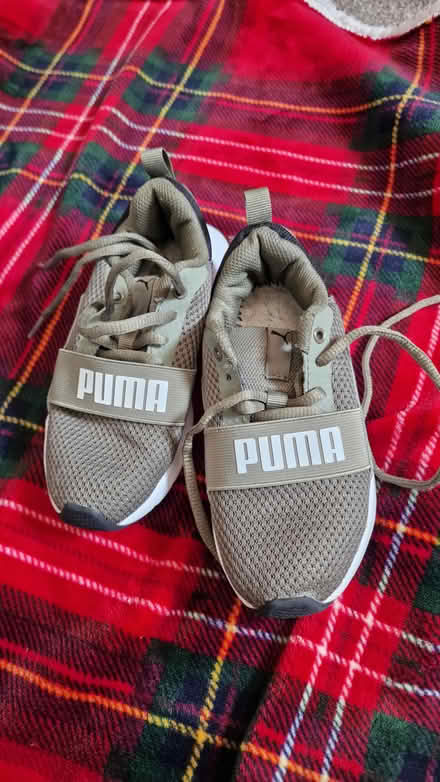 Photo of free Kid's trainers 4-6 (Clovenstone EH14) #2