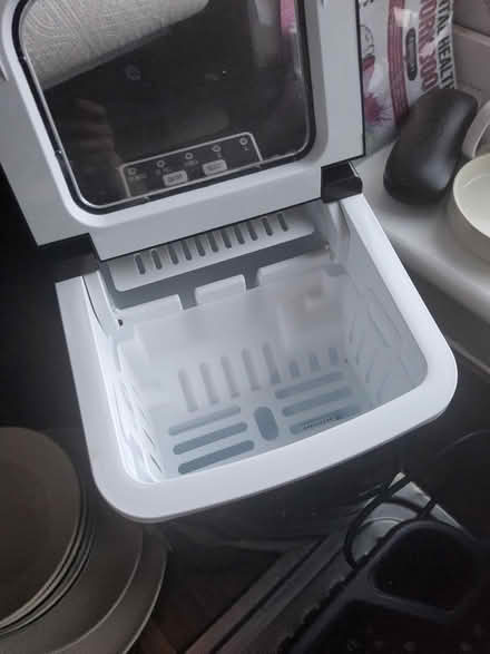 Photo of free Ice machine (New malden KT3) #2