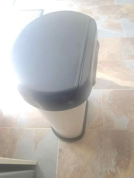 Photo of free Press top peddle bin (BN43 5NS) #1