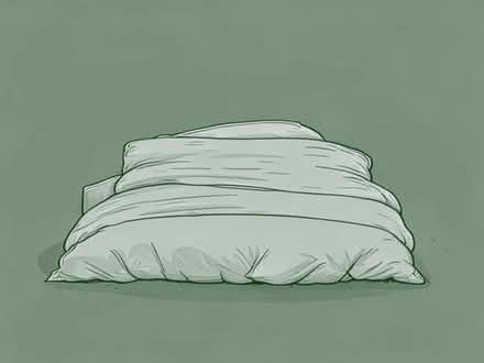 Photo of free 13.5 tog king size duvet (Longford Park M21) #1