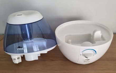 Photo of free Vicks VUL520E1 Mini CoolMist Ultrasonic humidifier (Aston Clinton HP22) #2