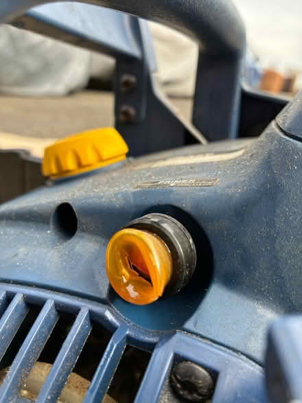 Photo of free Petrol (2 Stroke) Engined Chainsaw (Barton DL10) #3