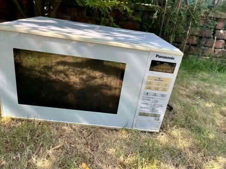 Photo of free microwave oven (BS5 Bristol nr whitehallschool) #1