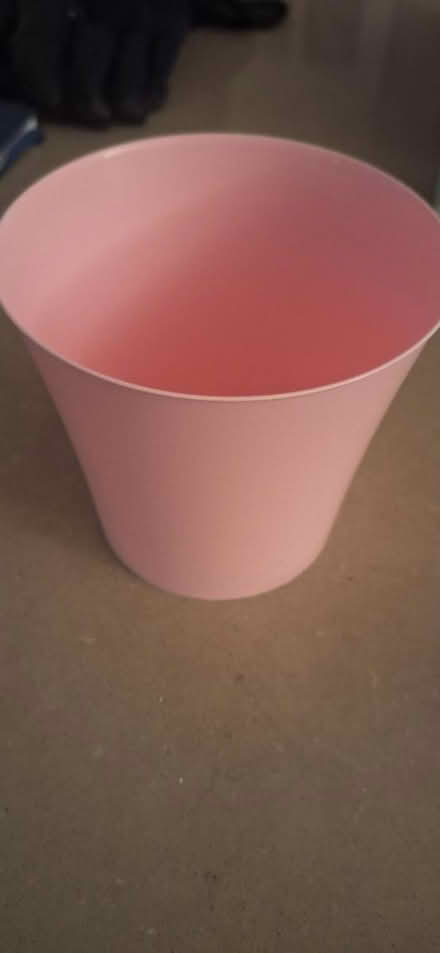 Photo of free Little pink pot (Brent lea TW8) #1