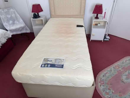 Photo of free Single bed (HP3 adeyfield) #1