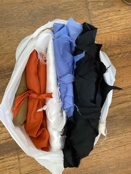 Photo of free bag of remnants of lining fabric (Broadwater BN14) #1