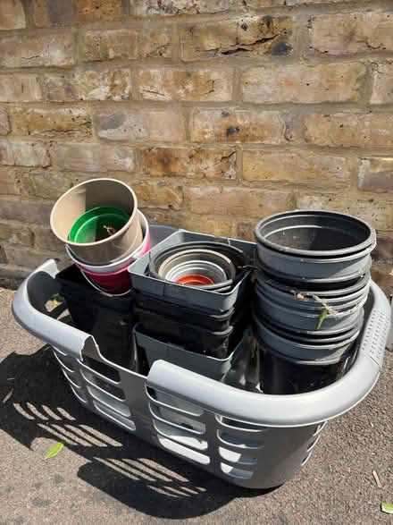 Photo of free Pots and basket (Sw20 Raynes Park) #1