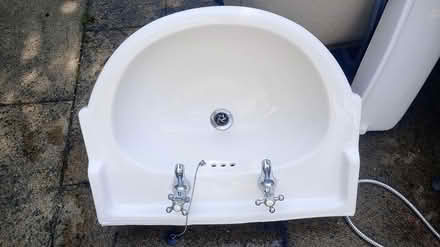 Photo of free Bathroom (Maidstone ME15) #2