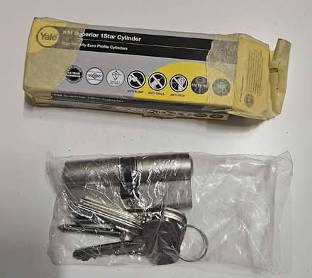 Photo of free Yale cylinder lock + 3 keys (Southwater RH13) #1