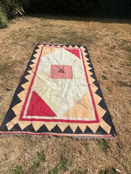 Photo of free Large rug (West Thorney CP PO10) #2