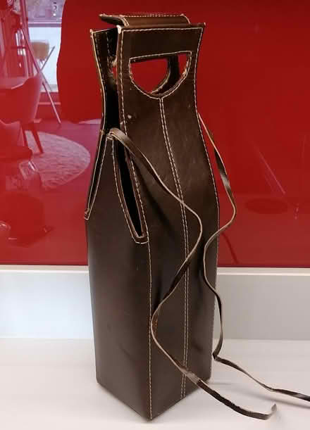 Photo of free Wine bottle gift carrier (Isle of Dogs E14) #1