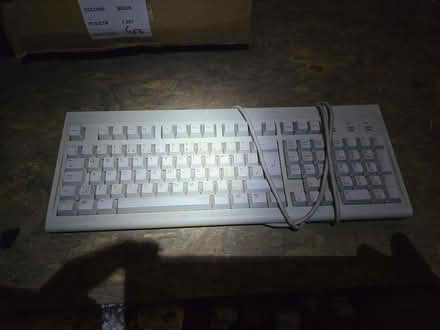 Photo of free PC keyboard, old PS2 connector (Carshalton SM1) #1