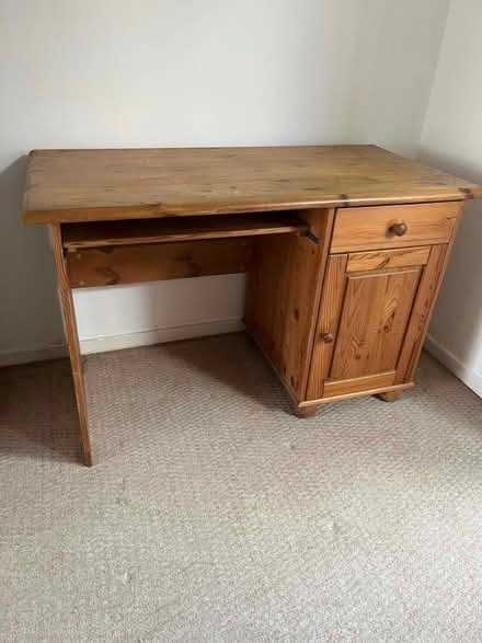 Photo of free Pine desk (Harrogate (HG2)) #1