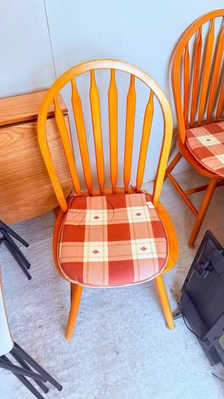 Photo of free Round table and 4x chairs (Earls Colne CO6) #3