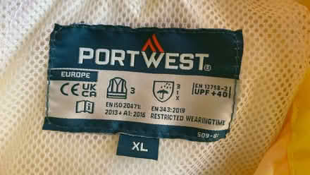 Photo of free Hi-Vis Jacket - XL (Central Reading RG1) #2