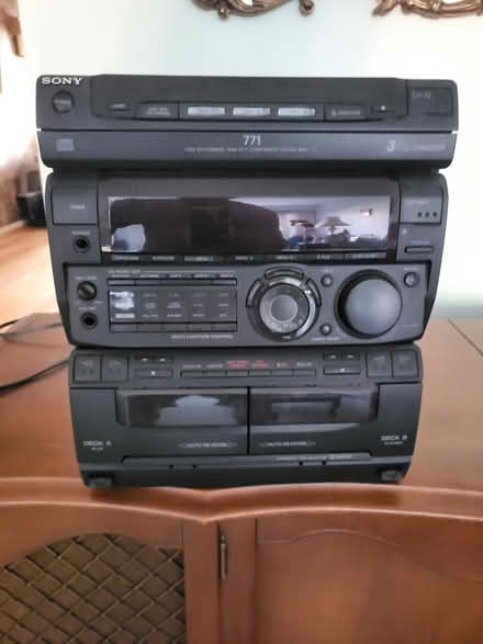 Photo of free Multi Func., Radio, CD, DVD player (Winston Churchill & Dundas) #2