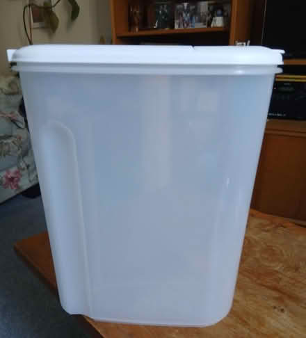 Photo of free Various plastic containers (St Michael's Road Cirencester) #4