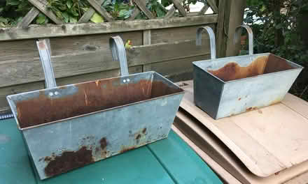 Photo of free 2 hanging planters (Central Crouch End N8) #1