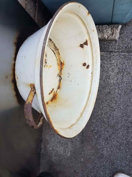 Photo of free Enamel basin (Kendal LA9) #2