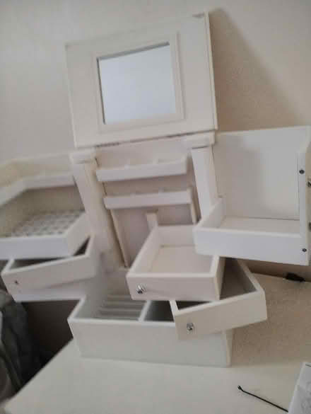 Photo of free Jewellery/ Make up storage box (Bonnington road, EH6) #1