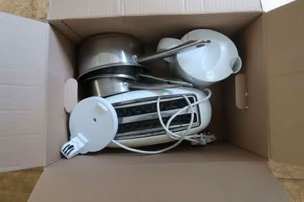 Photo of free Electric Kettle, Pans & Toaster (Amersham Common HP7) #1