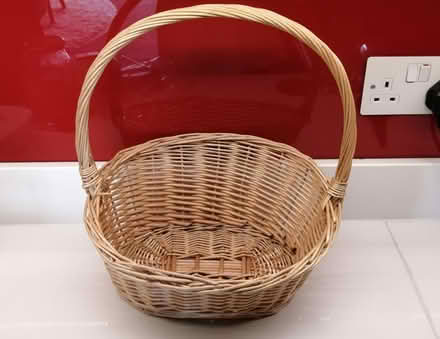 Photo of free Wicker basket with handle (Isle of Dogs E14) #1