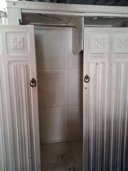Photo of free Oak? Painted wardrobe (Tenterden TN30) #2