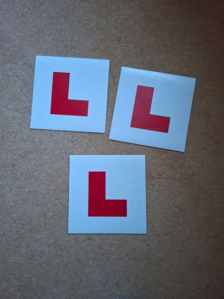 Photo of free 3 magnetic learner "L" plates (Bilton HG1) #1