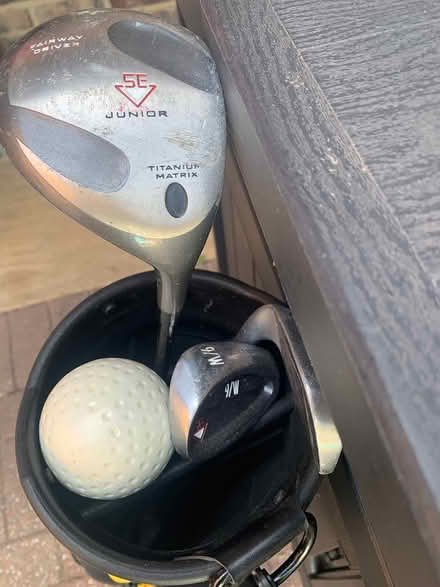 Photo of free Child’s golf bag and putters (Sandling ME14) #2