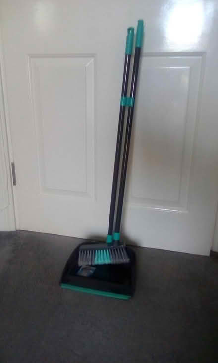Photo of free brush/pan set (Waterlooville) #1