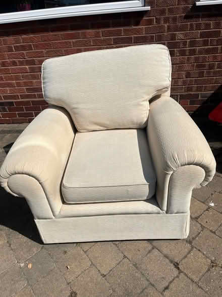 Photo of free Cream suite (Knowle B93) #1